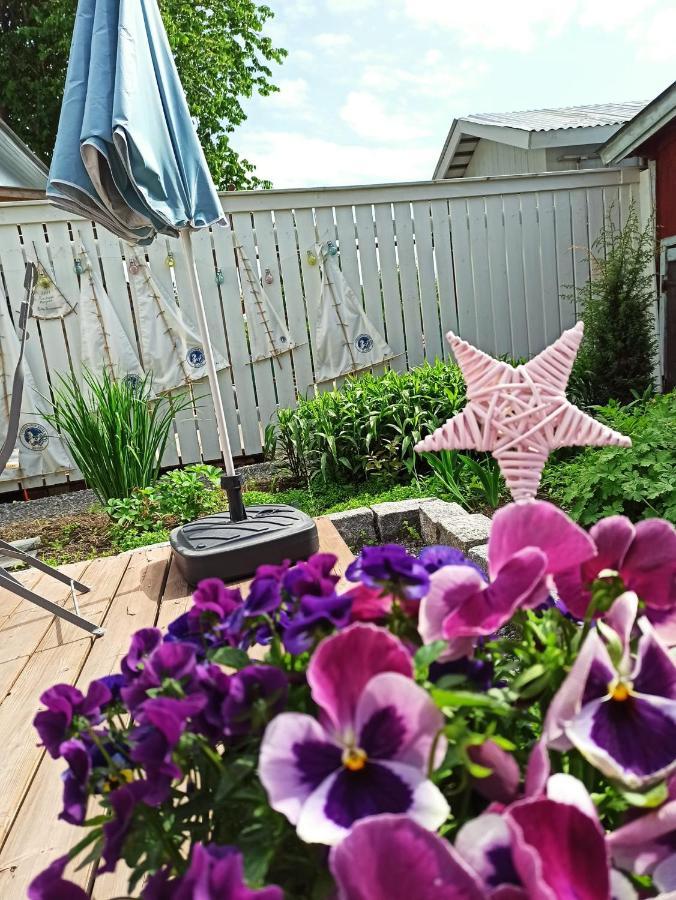 Kirkkokadun Amanda Ja Olga Bed & Breakfast อูซิเกาพุงกิ ภายนอก รูปภาพ